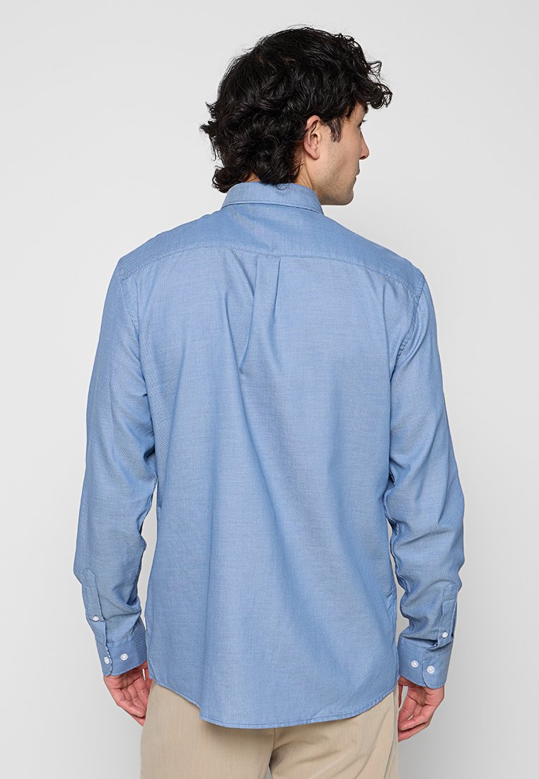 REGULAR FIT Media 2