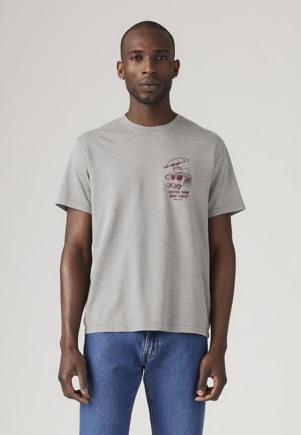 Levi's® RELAXED FIT TEE