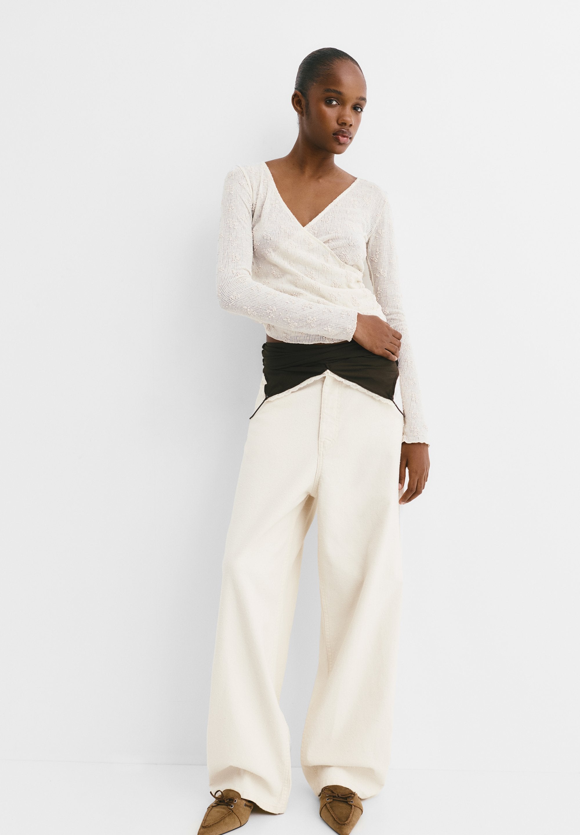 PULL&BEAR SURPLICE WITH FLOWERS