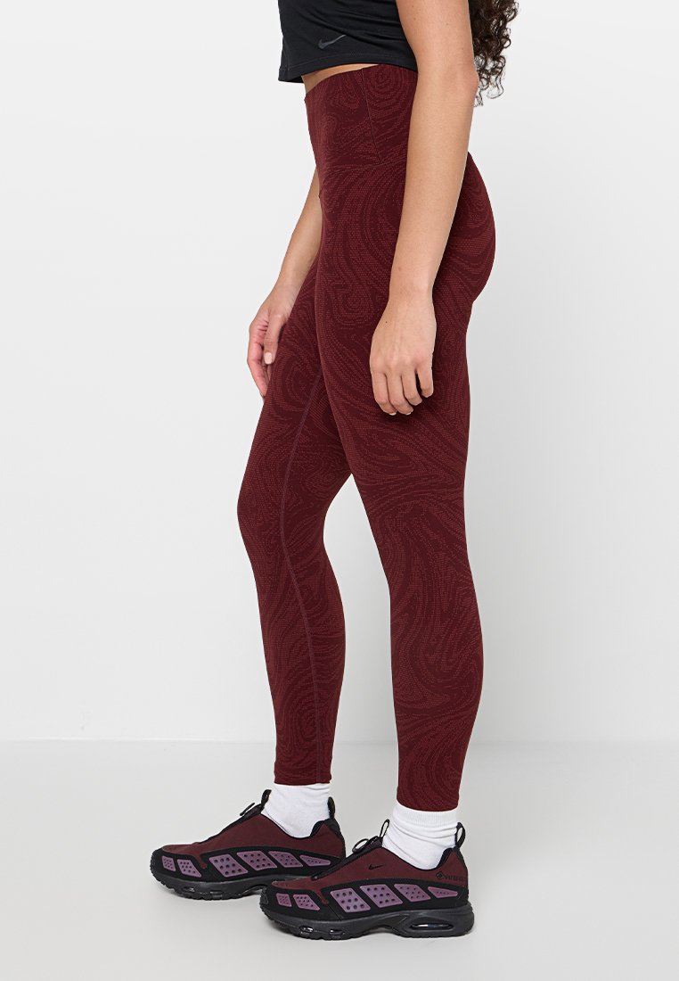 Nike Performance