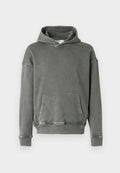 Grau Kapuzenpullover aus einem weichen Stoff. Verfügt über eine vordere Kängurutasche, breite Bündchen und eine verstellbare Kapuze mit Kordelzug.