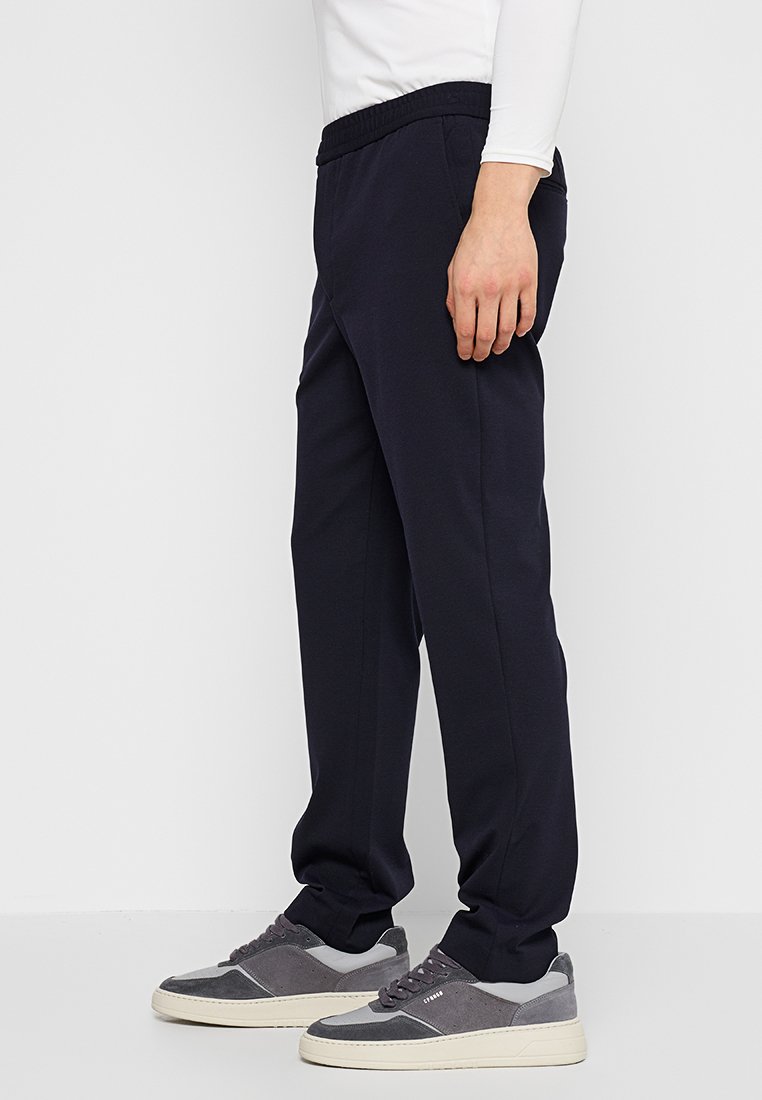 Selected NOAH SLIM FIT