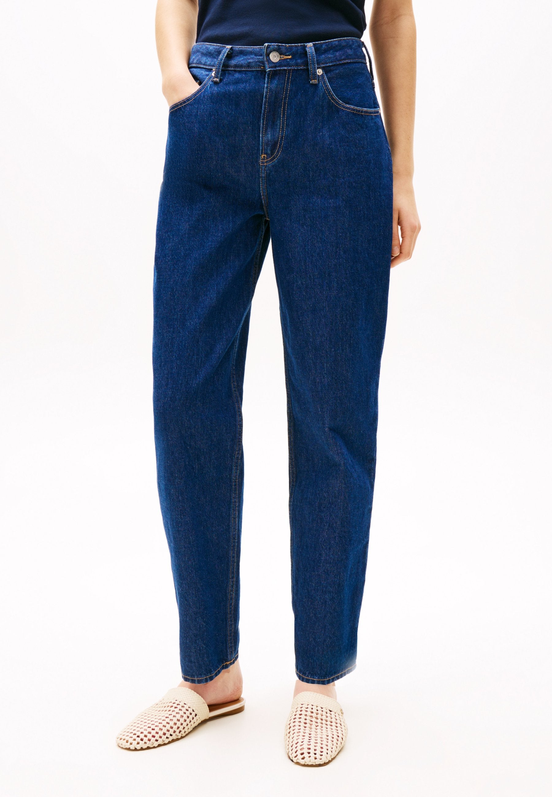 Tommy Hilfiger Mom Jeans Media 3