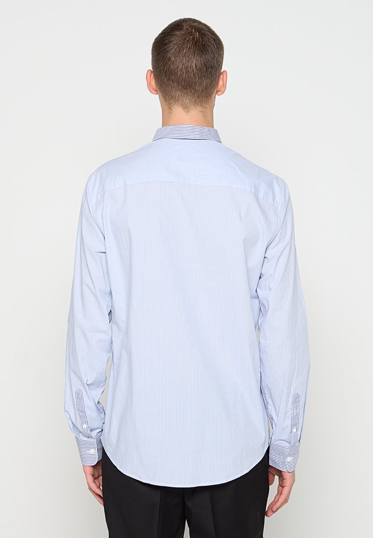 REGULAR FIT Media 4