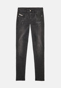 Schmal geschnittene schwarze Jeans mit leichter Abnutzung an den Oberschenkeln, fünf Taschen, Gürtelschlaufen und einem Knopfverschluss in der Taille.
