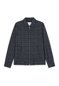 Marineblaue karierte Jacke aus Stoff, mit einem Frontreißverschluss, zwei Seitentaschen und einem spitzen Kragen mit grün-schwarzem Karomuster.