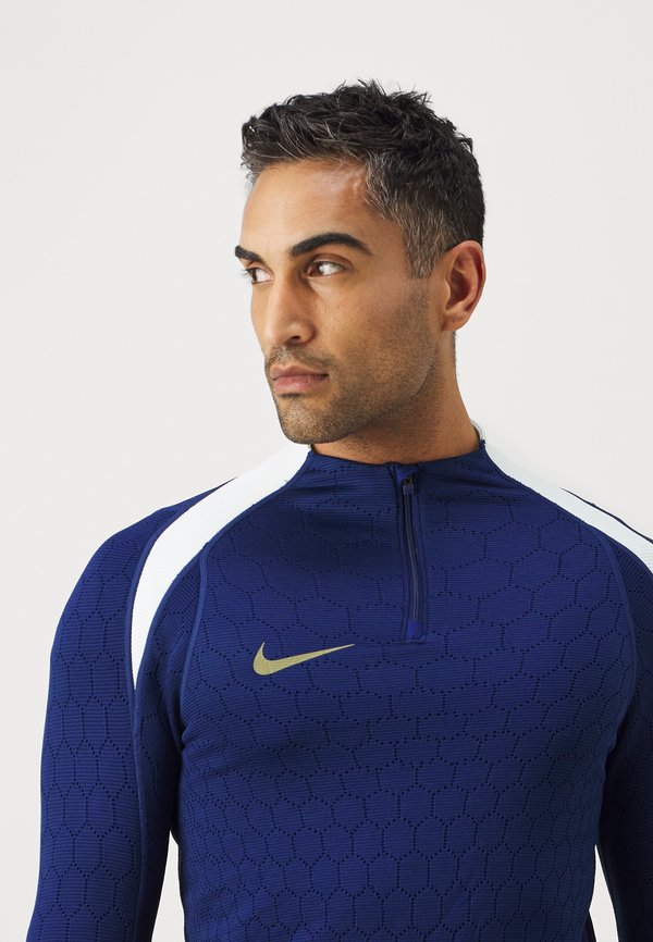 Nike Performance