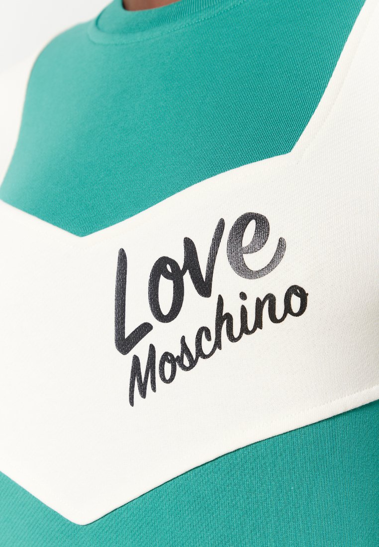 Love Moschino