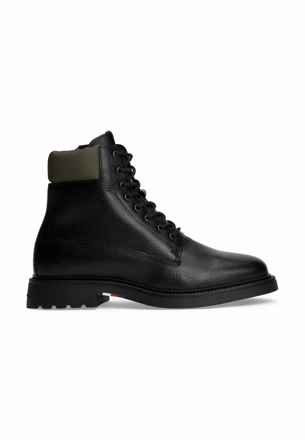 LIGHTWEIGHT WATER REPELLENT Media 7