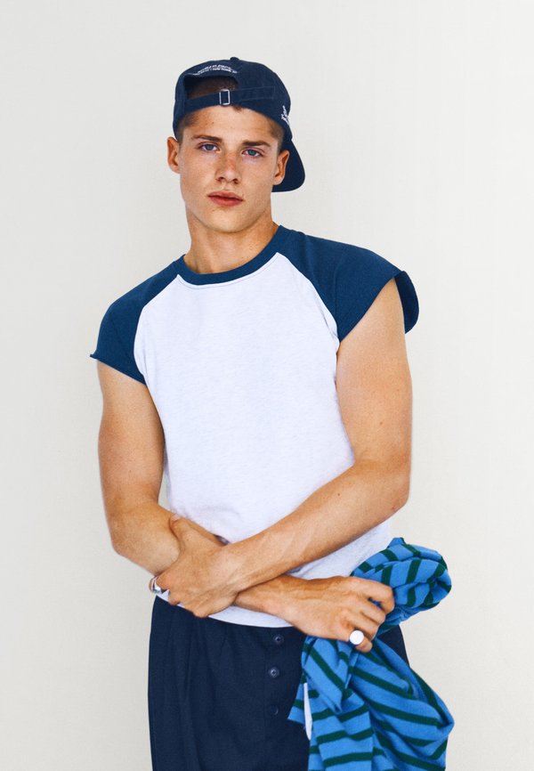 Bershka RALAN WORKER - TSHIRT - Print T-shirt - dark grey
