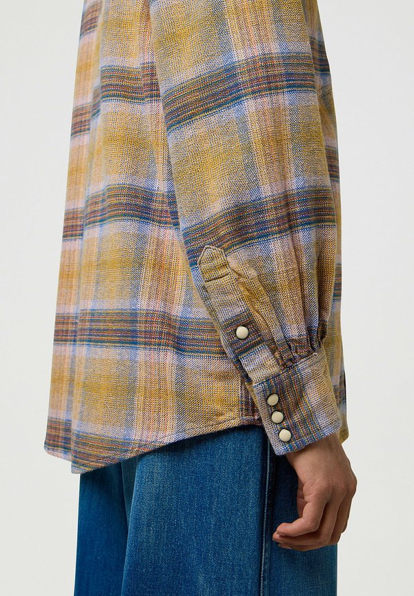 Wrangler LONG SLEEVE LOOSE WESTERN- RELAXED FIT