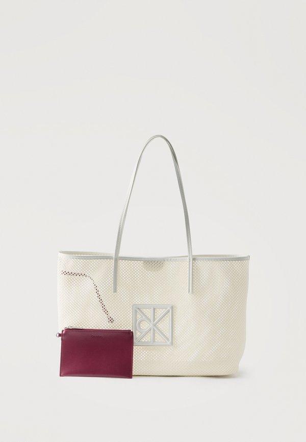 Calvin Klein EMBLEM TOTE SET - Tote bag - white alyssum