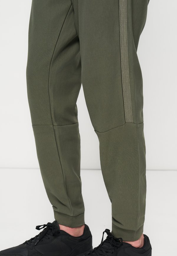EA7 Emporio Armani