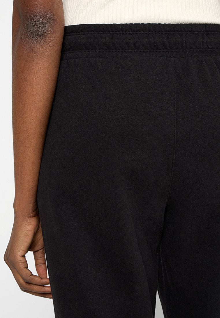 DKNY Sport