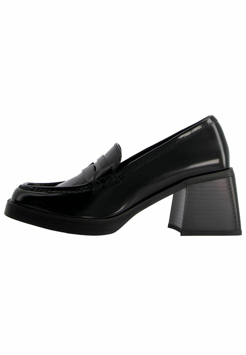 Bershka Slipper Media 1