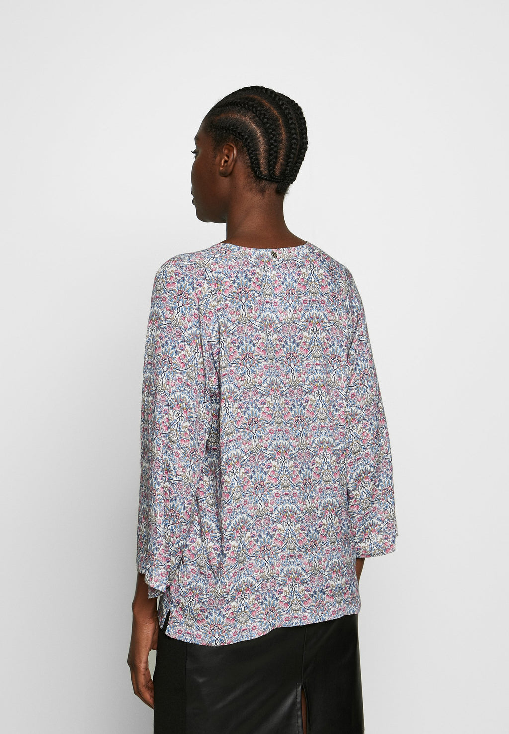 Rich & Royal BLOUSE WITH V-NECK