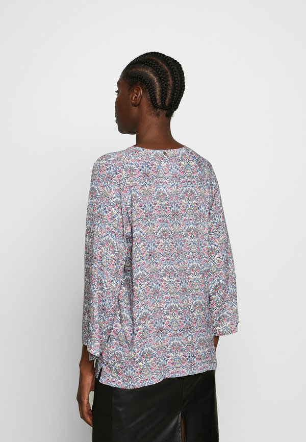 Rich & Royal BLOUSE WITH V-NECK