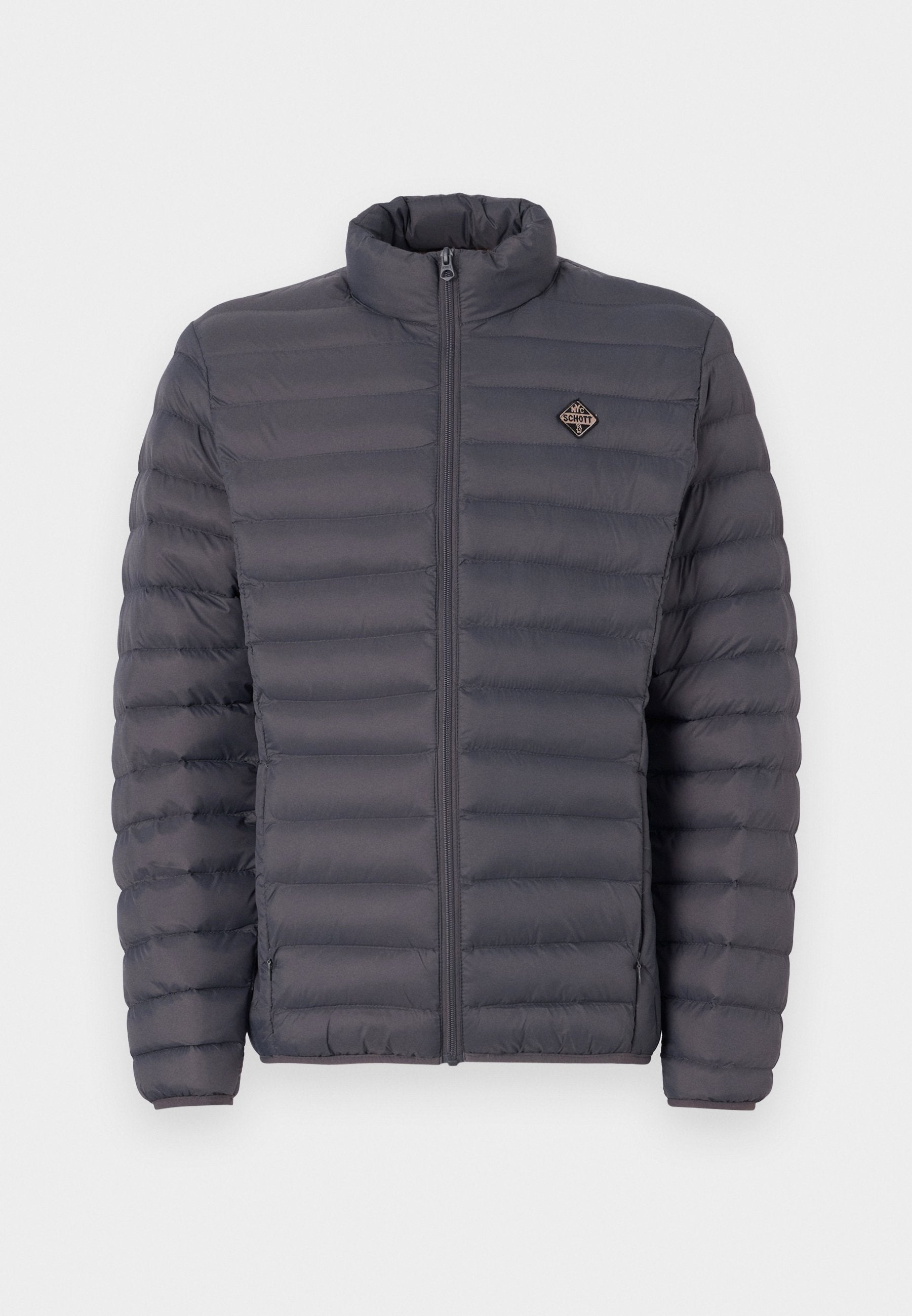 Steppjacke in Dunkelgrau mit horizontalen gesteppte Abschnitten, hohem Kragen und Reißverschluss vorne. Kleines Logo auf der Brust.