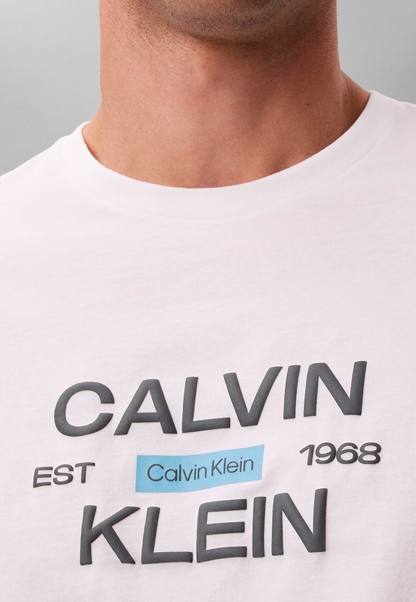 Calvin Klein Jeans STACK GRAP