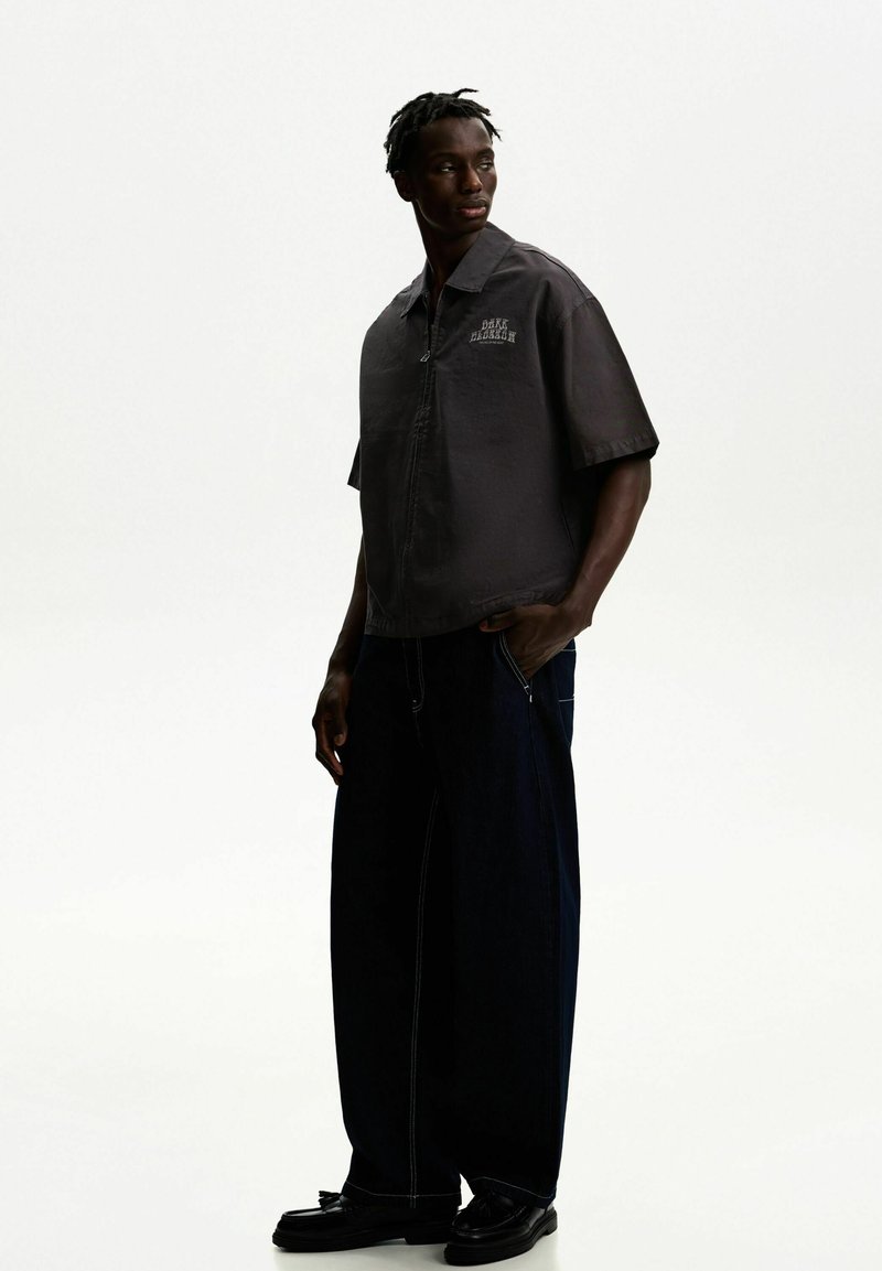 SHORT SLEEVE BOXY FIT  Media 1