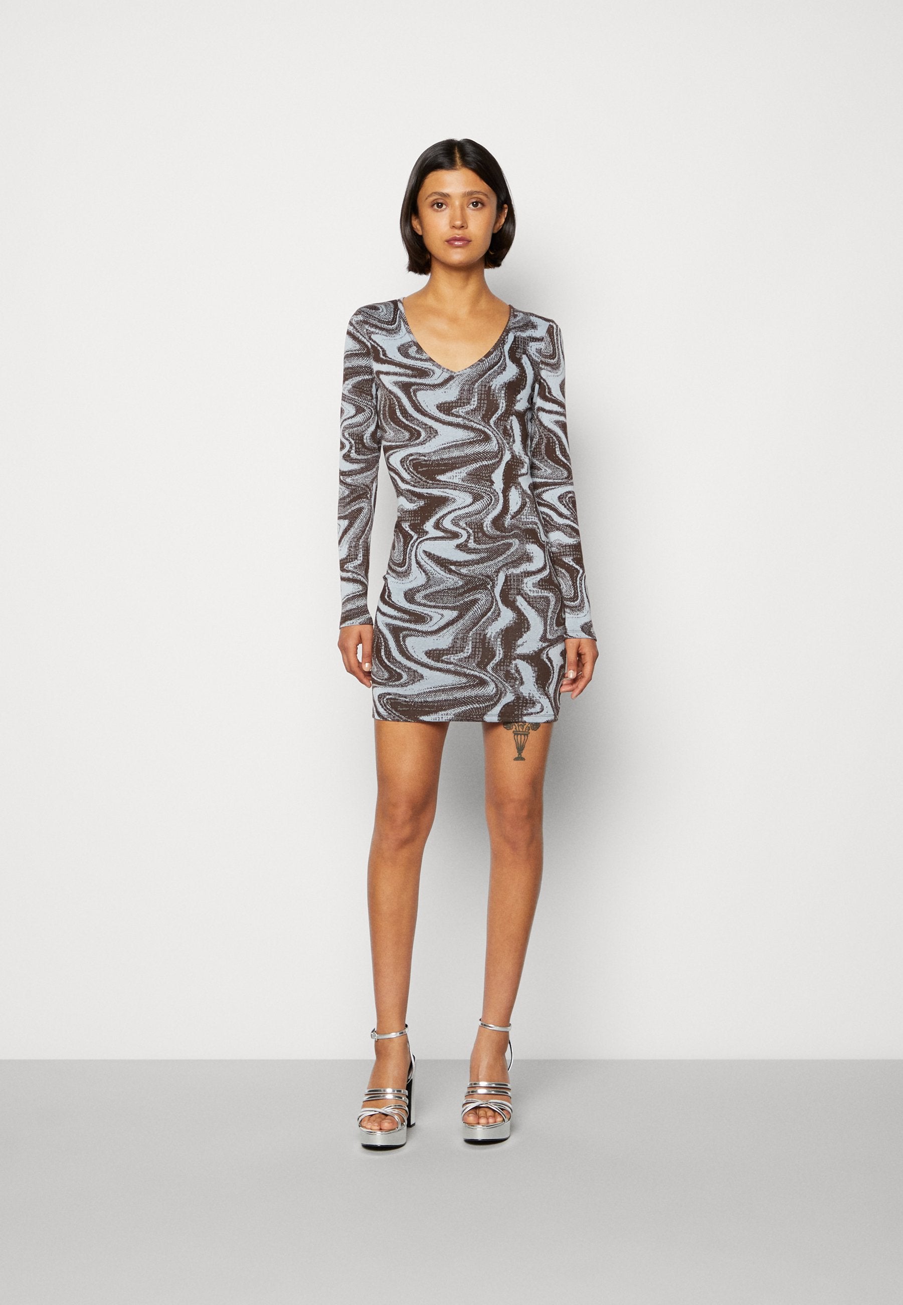 Neon & Nylon LELOU  V-NECK SHORT DRESS