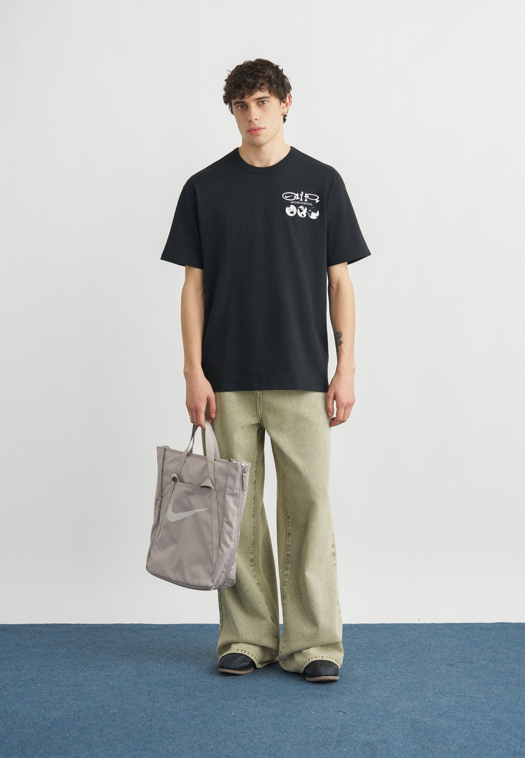 Nike Sportswear TEE PREM EARTH DAY