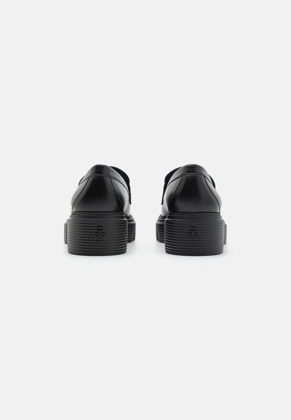Stuart Weitzman NOLITA TASSEL LOAFER