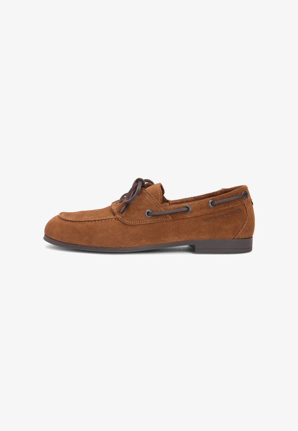 Tommy Hilfiger SUEDE FLEXIBLE SOLE BOAT SHOES - Boat shoes - coconut grove
