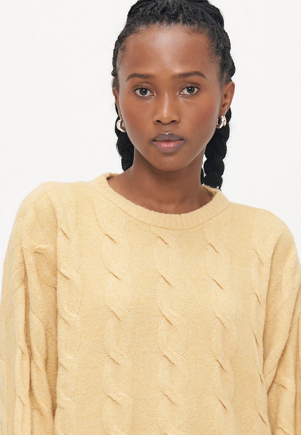 ONLY Petite ONLJEANETT LIFE CABLE O NECK