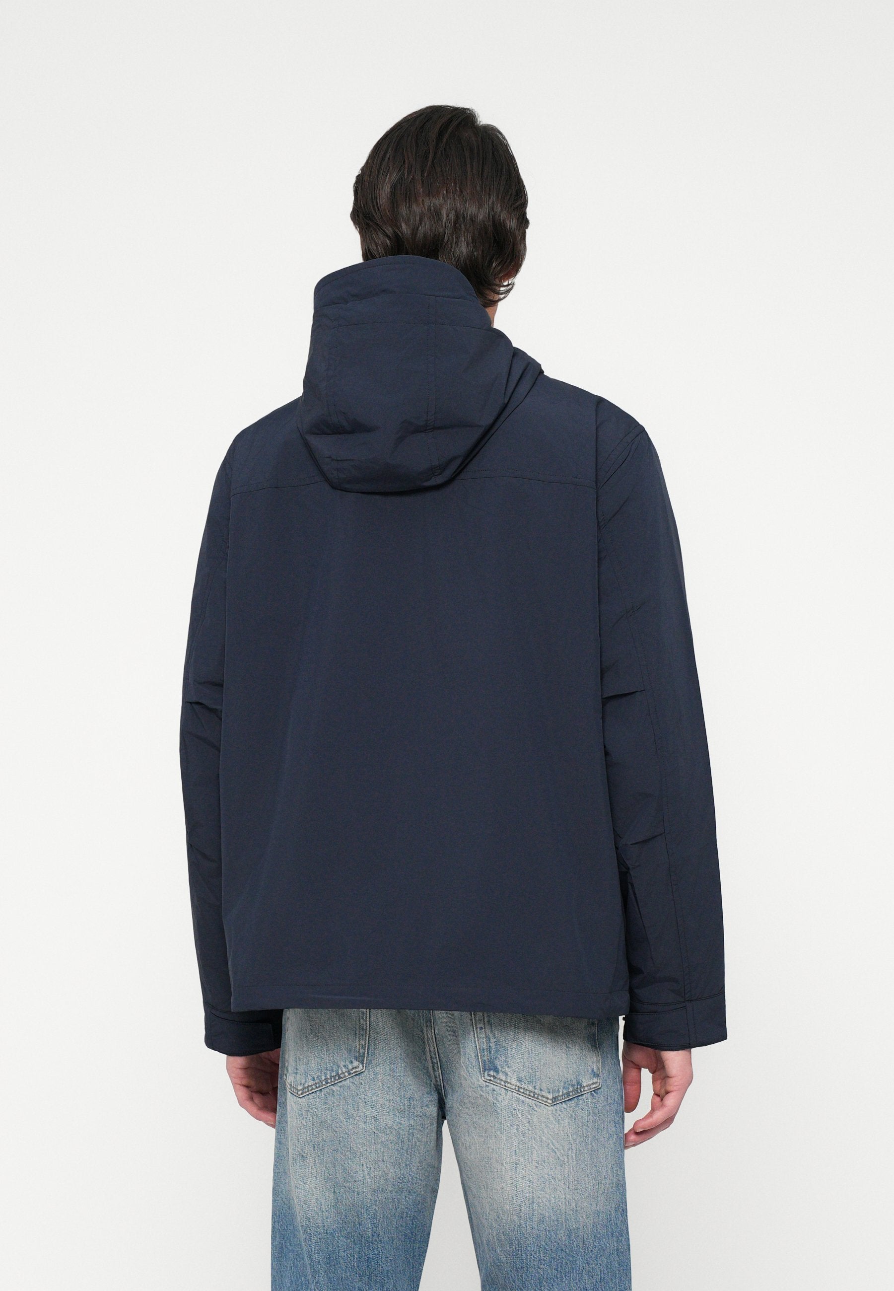 LIGHTWEIGHT PACKABLE HOODED JACKET Media 4