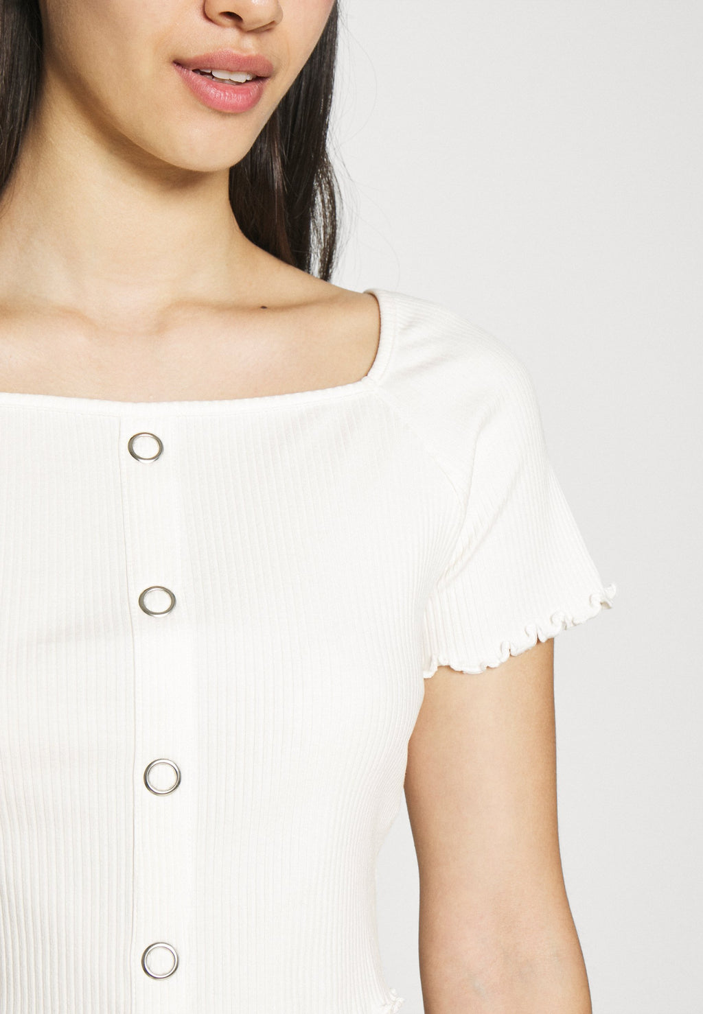 NA-KD BABYLOCK RUFFLE TOP