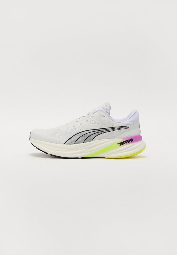 Puma MAGNIFY NITRO - Road running shoes - white\pure magenta\yellow alert
