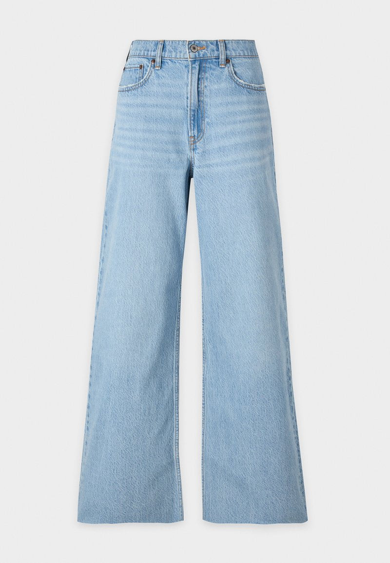 Hellblaue, weite Jeans aus Denim. Hoch geschnitten, mit zwei vorderen Taschen und einem verwaschenen Finish mit subtiler Textur. Nähte entlang der Säume.