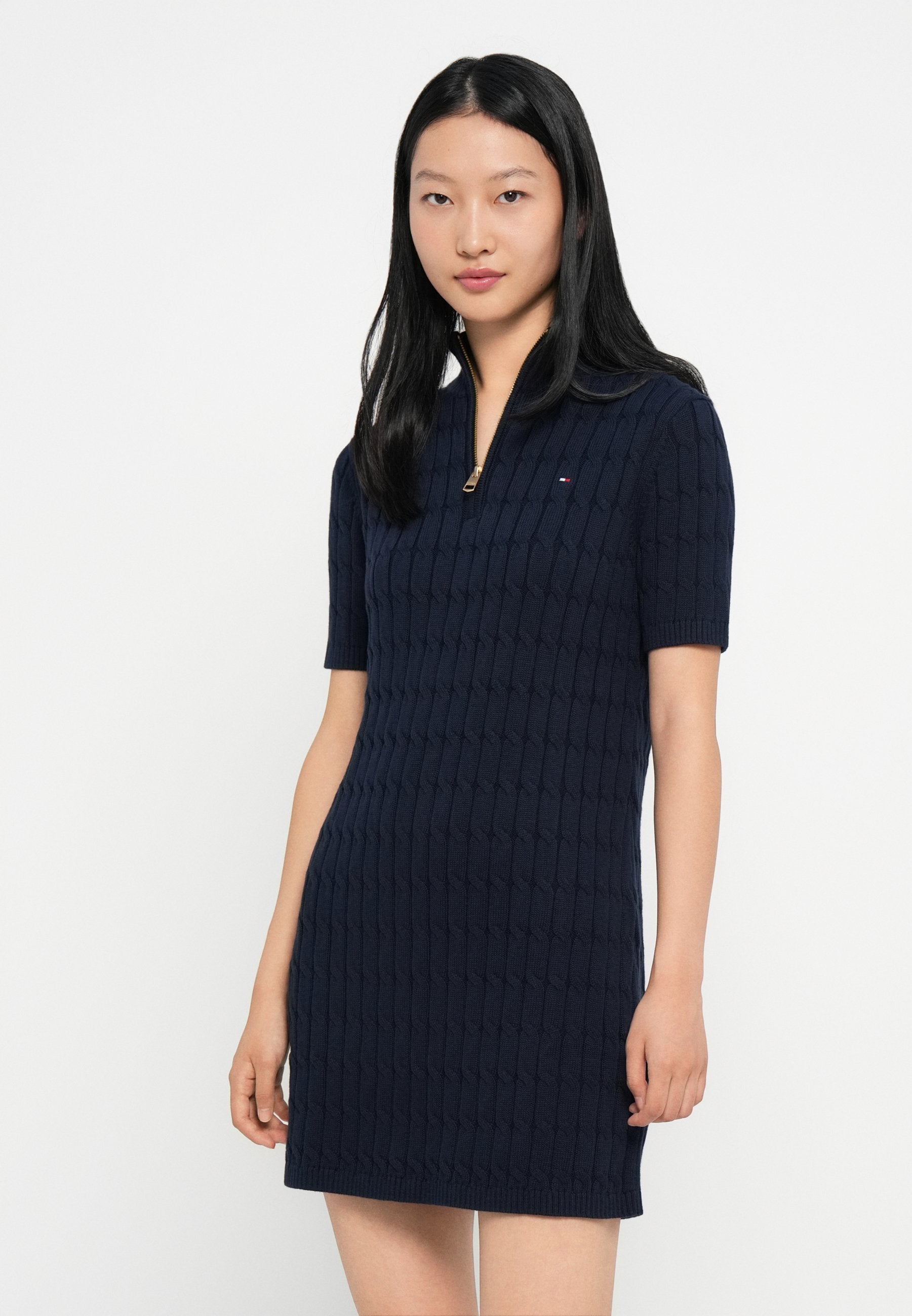 CABLE SHIFT DRESS Media 5