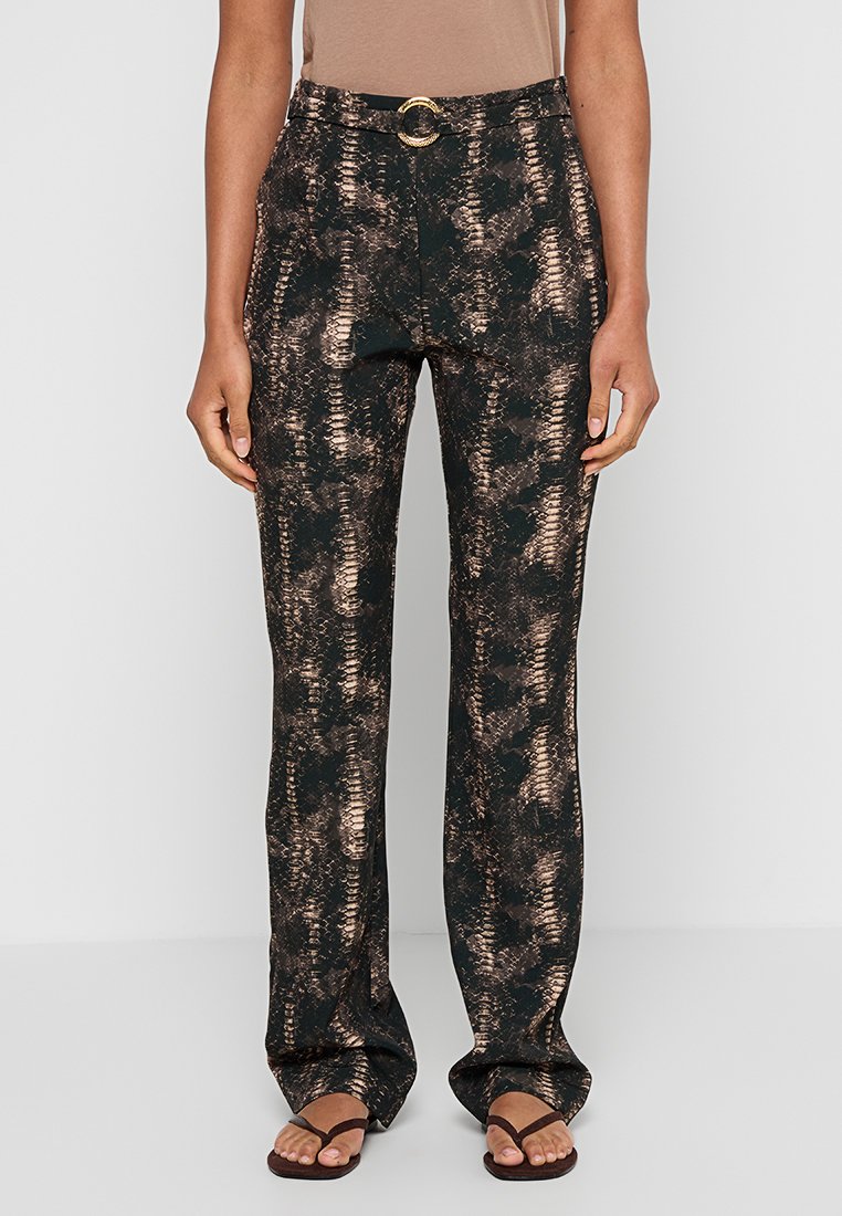 EASY REGULAR FIT Media 1