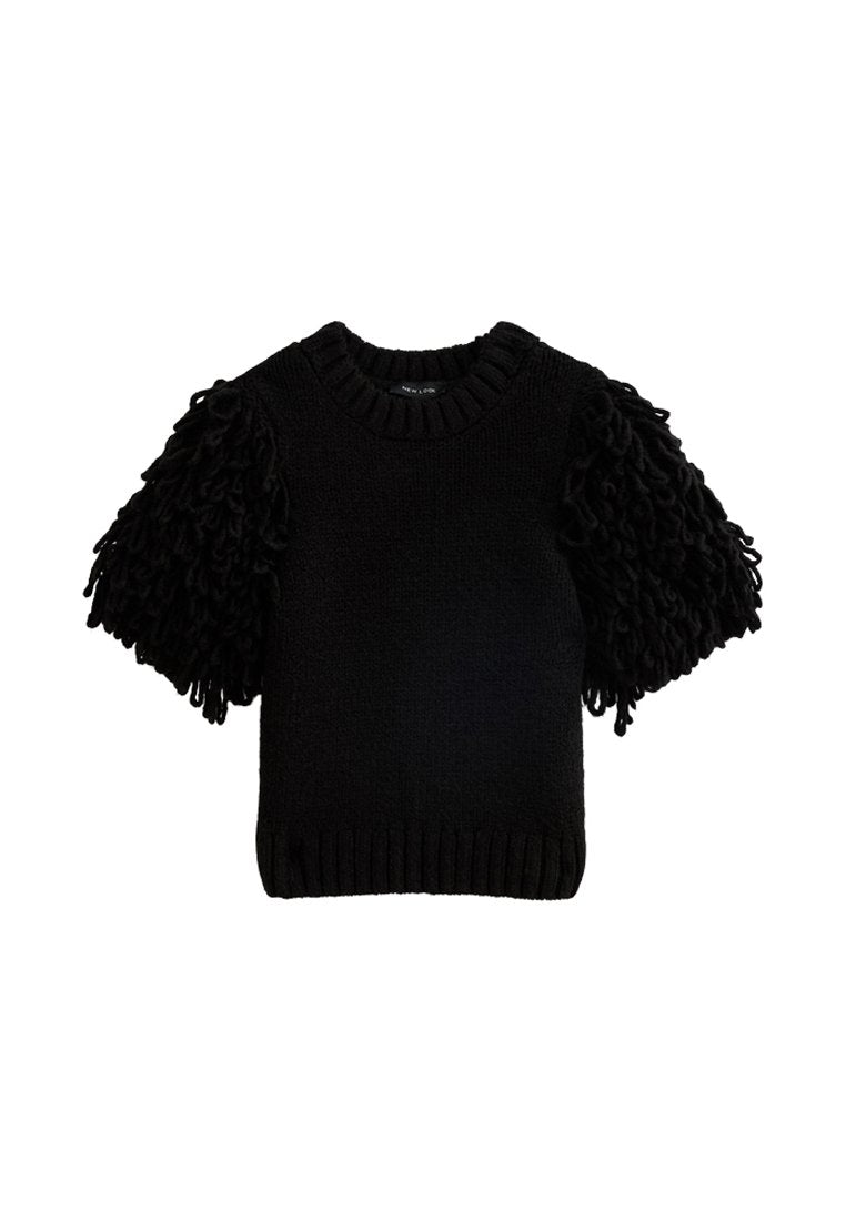 Schwarzer Strickpullover mit kurzen, flauschigen Ärmeln aus strukturiertem Garn, sowie einem gerippten Rundhalsausschnitt und Saum.