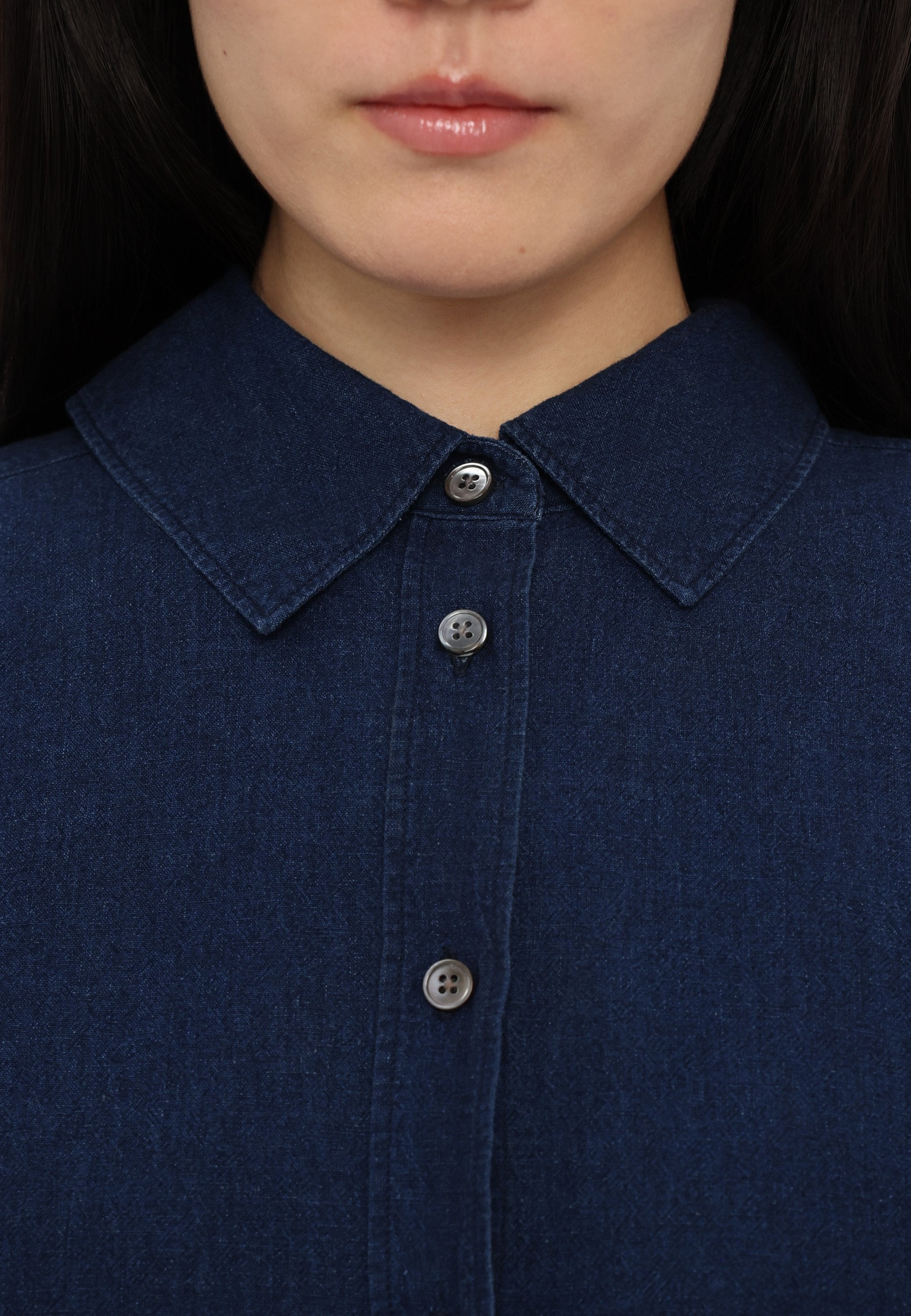 CLOSED SLEEVELESS SHIRT