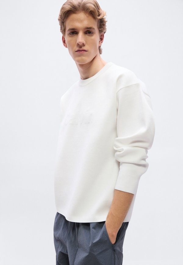 Calvin Klein Jeans 3D CHEST LOGO MODERN