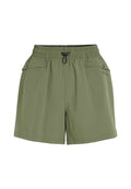 Grüne Shorts mit einem elastischen Bund, verstellbarem Kordelzug und zwei Fronttaschen. Das Material wirkt leicht und atmungsaktiv.