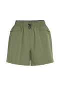 Grüne Shorts mit einem elastischen Bund, verstellbarem Kordelzug und zwei Fronttaschen. Das Material wirkt leicht und atmungsaktiv.