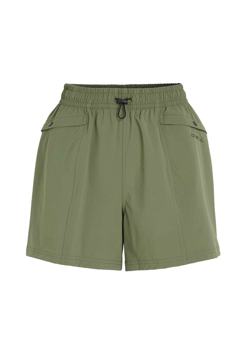 Grüne Shorts mit einem elastischen Bund, verstellbarem Kordelzug und zwei Fronttaschen. Das Material wirkt leicht und atmungsaktiv.