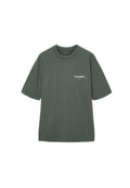 Dunkelgrünes Baumwoll-T-Shirt mit kurzen Ärmeln, runder Halslinie und weißem "ALLSAINTS"-Logo im linken Brustbereich. Weicher Stoff, lässige Passform.