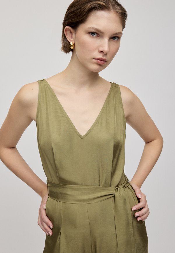 IVY OAK PATRICIA