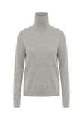 Hellgrauer Rollkragenpullover, lange Ärmel, gerippter Kragen und Bündchen, weicher Stricktextur, minimalistisches Design ohne Muster oder Akzente.