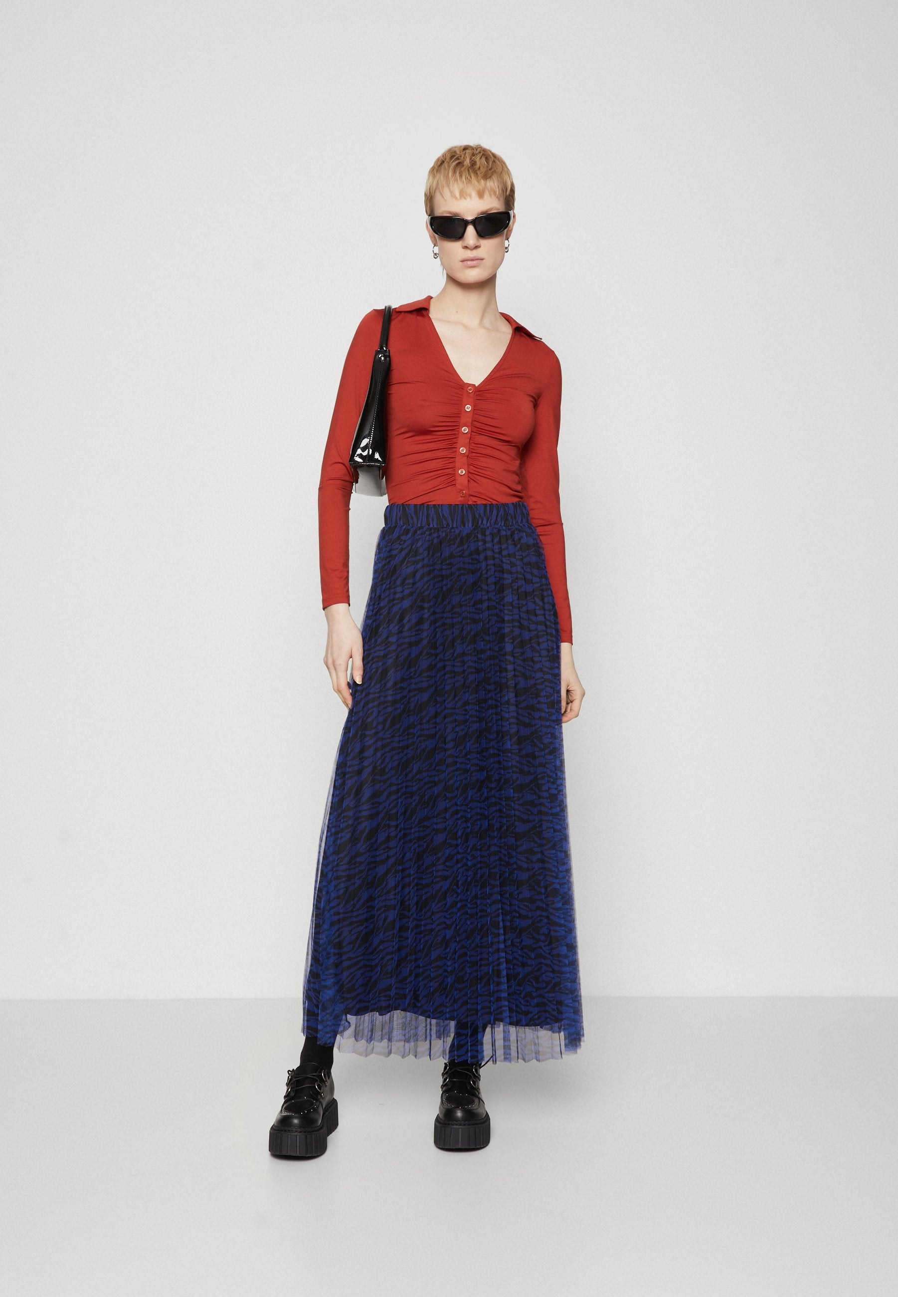 ONLSKY PLISSE SKIRT Media 2