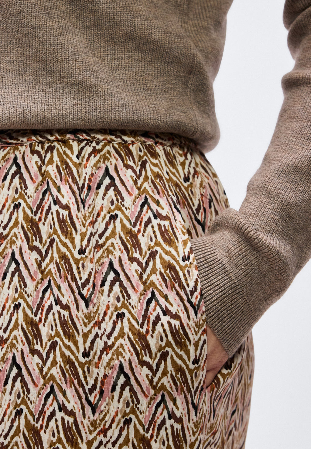 CARNOVA Loose Fit - Cropped Media 5