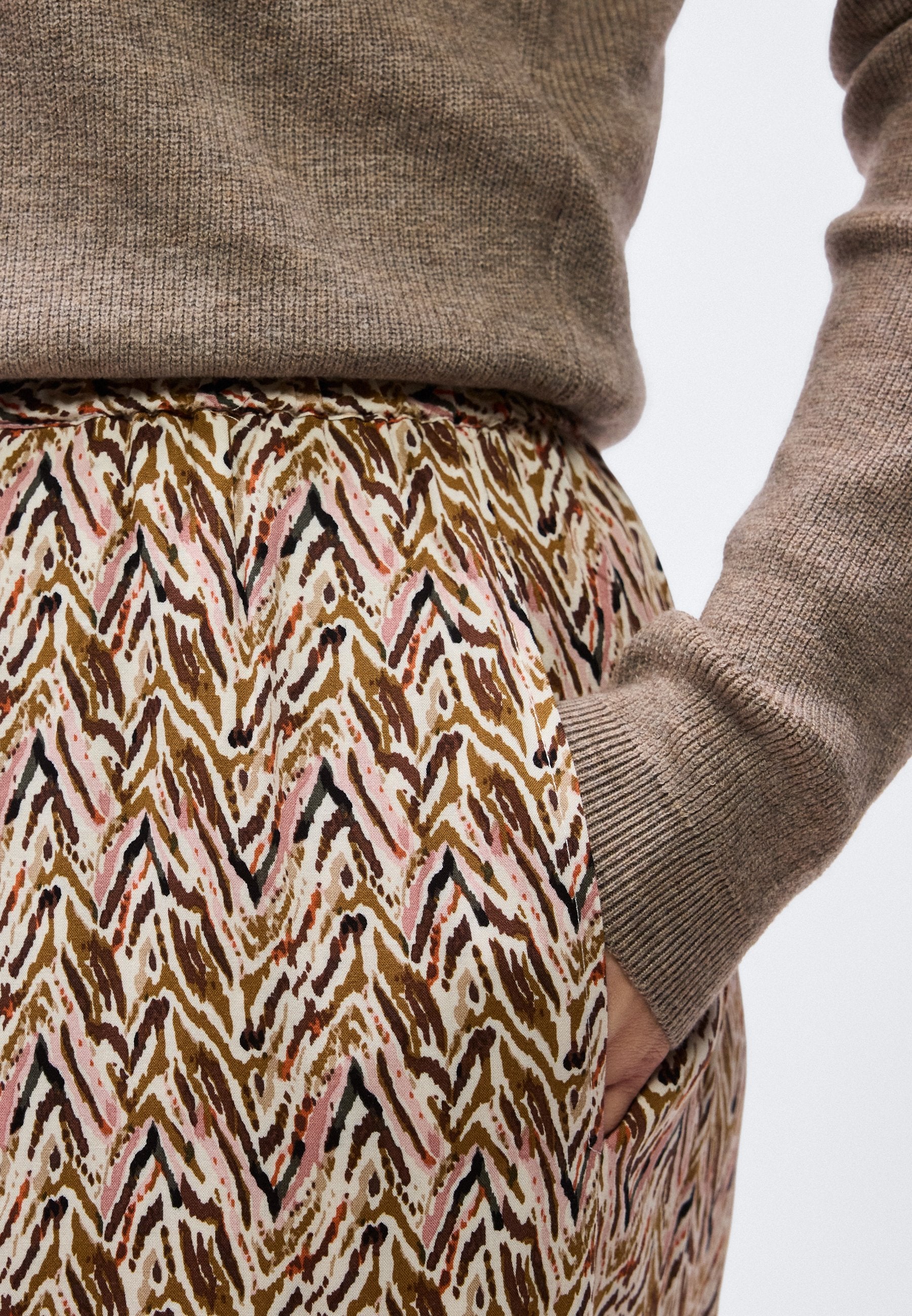 CARNOVA Loose Fit - Cropped Media 5