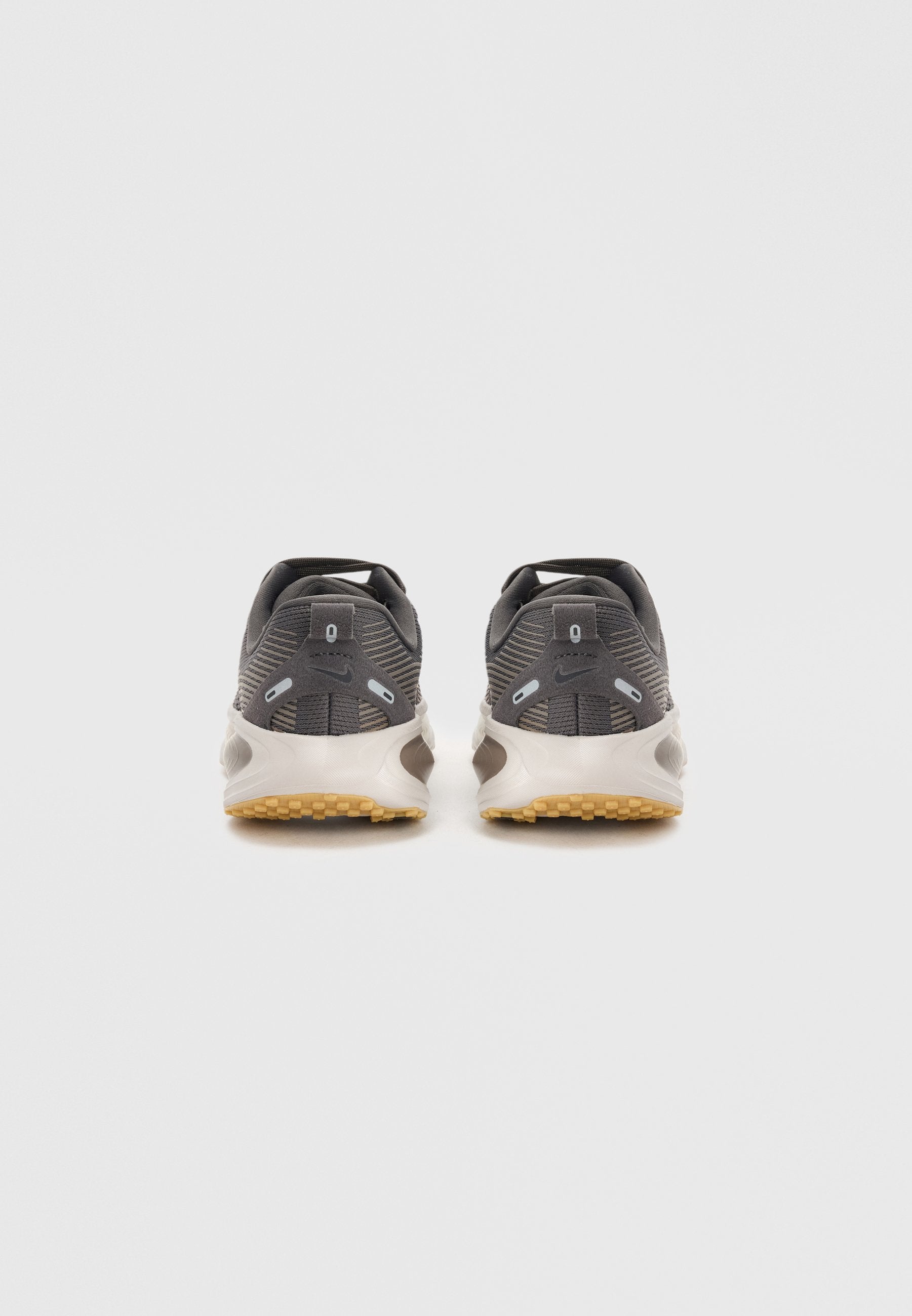 Nike Performance VOMERO 18 UNISEX