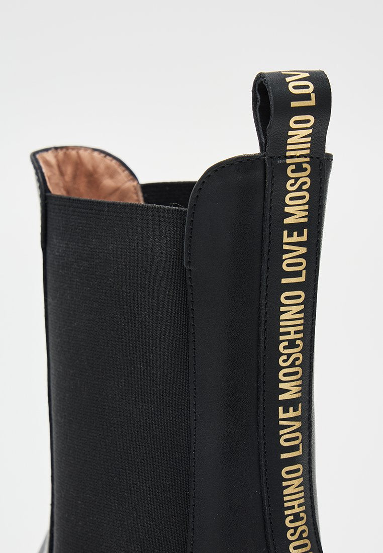 Love Moschino