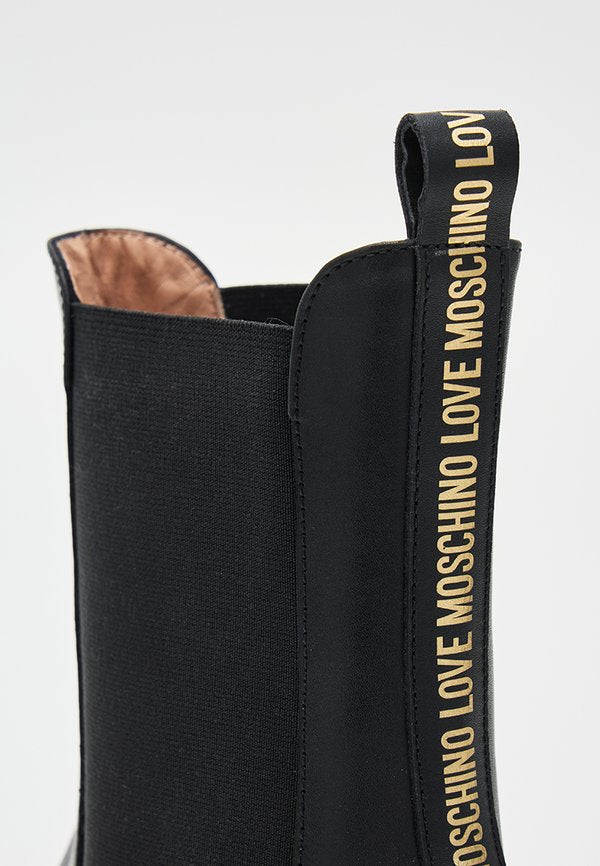 Love Moschino